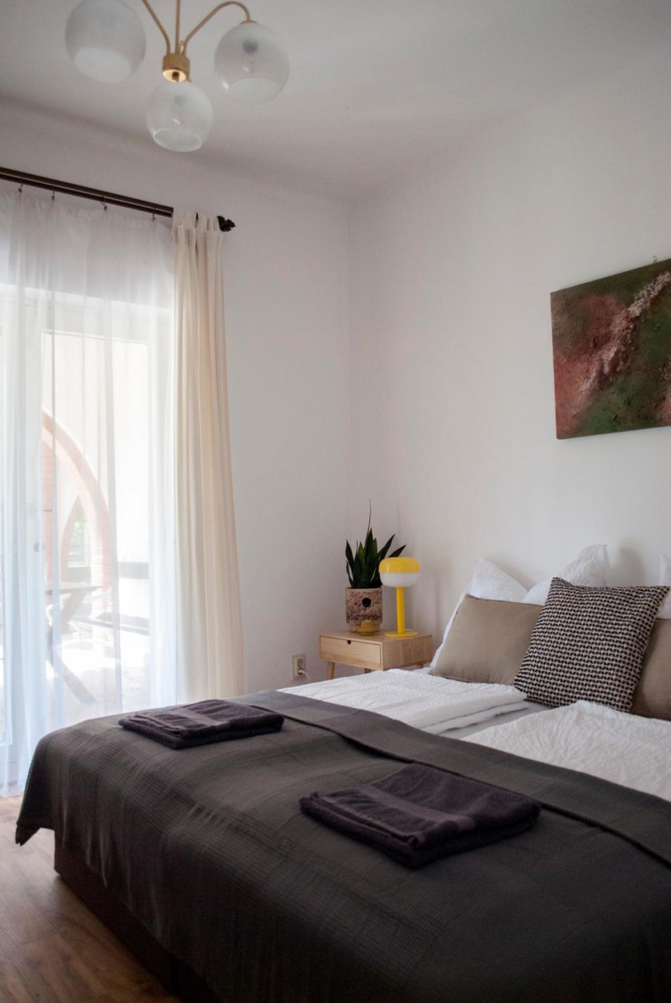 Apartament Endretro *